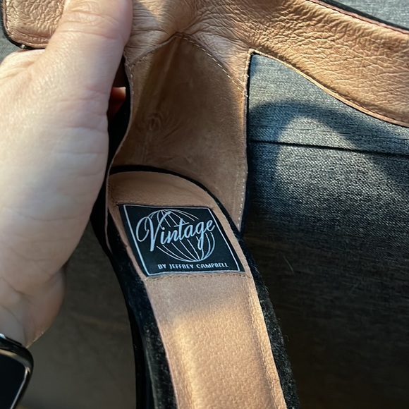 Black suede heels - Picture 3 of 6